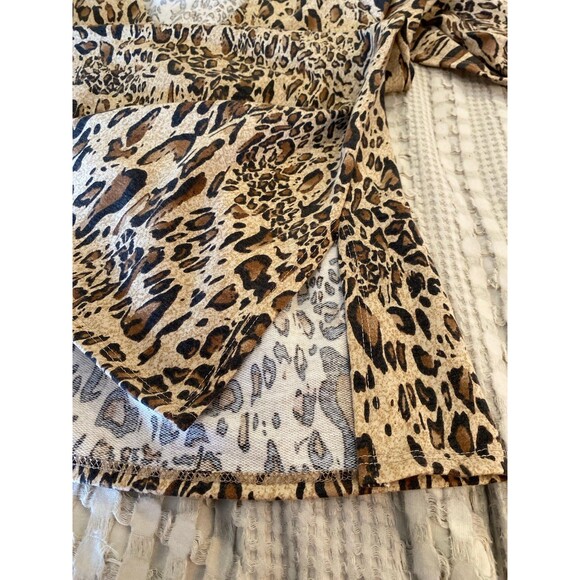 Cheetah Blouse Size ? large Top Animal Print V Neck 3/4 Bell Sleeves + Stretch - Picture 8 of 10